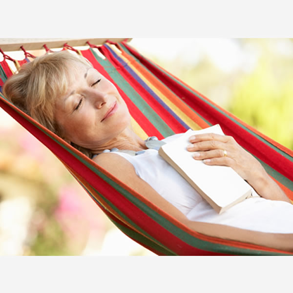 Hamac cu bara de lemn pentru o vara relaxanta - imagine 3