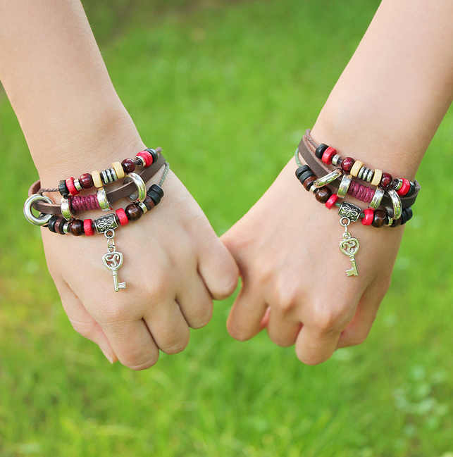 Set 3 bratari martisor cu accesorii si bratara piele
