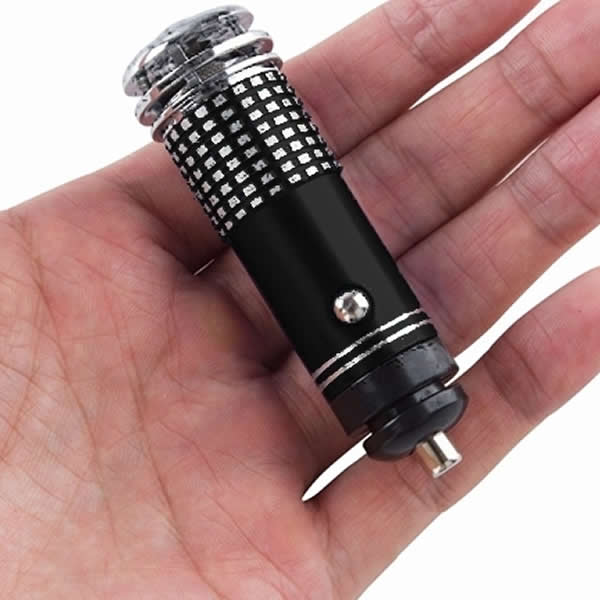 Ionizator auto si purificator al aerului. Elimina in mod silentios orice miros neplacut!