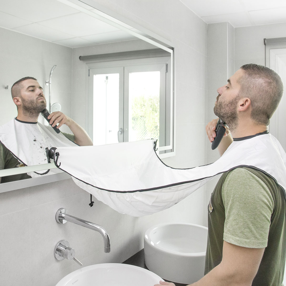 Sort pentru barbierit cu ventuze pentru oglinda
