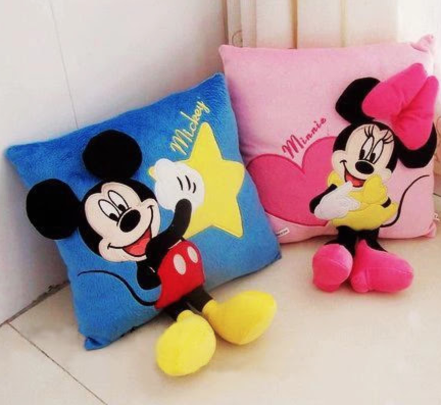 Set 2 perne decorative din plus 3D Mickey Mouse si Minnie Mouse