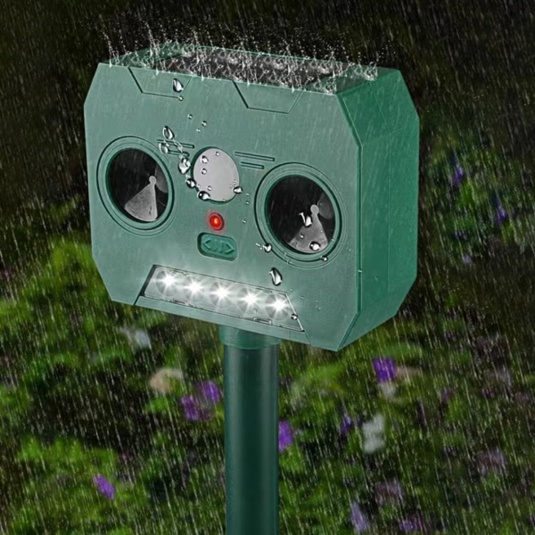 Aparat solar antidaunatori, cu ultrasunete si senzor de miscare 