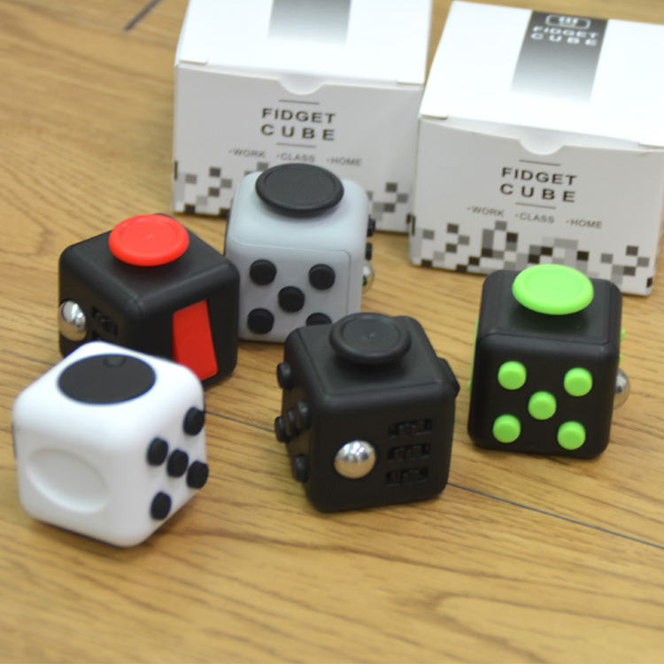 Cub antistres pentru copii si adulti: Fidget Cube
