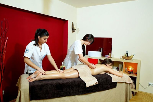 Masaj de relaxare in cuplu 80 minute cu ulei cald si exfoliere