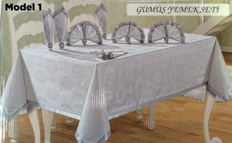 Set elegant fata de masa 12 persoane cu servetele si inele