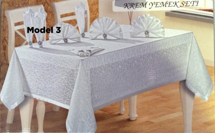 Set elegant fata de masa 12 persoane cu servetele si inele