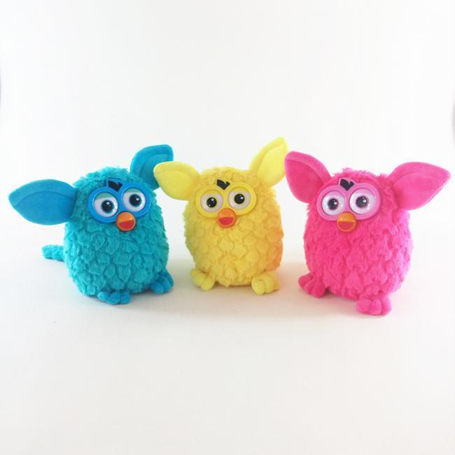Jucarie interactiva vorbitoare din plus Furby